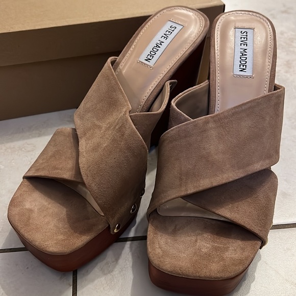 Level up Crossover strap Stud detail Open toe Platform sole High wedge heel - Picture 2 of 8